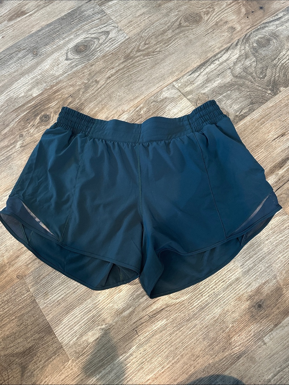 Like new! Lululemon Hotty Hot High-Rise Lined Short 4"